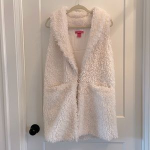 Bestey Johnson faux fur long vest